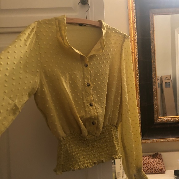 light yellow blouse w scrunched waist - Picture 6 of 6